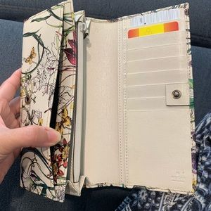 Gucci zipped wallet